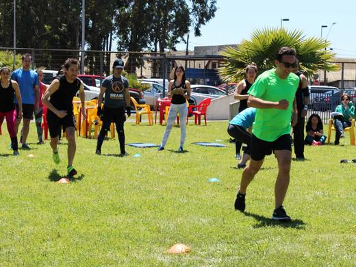 A group doing an outdoor bootcamp on grass in the sun