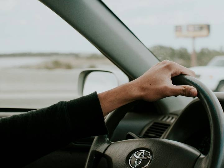 A learner’s hands on the steering wheel