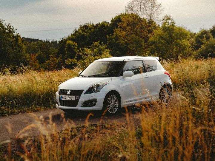 2019 glacier white 1.2 Sport 5dr Hatchback