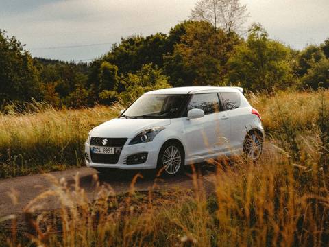 2019 glacier white hatchback