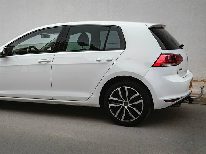 2020 pure white 1.5 Style 5dr Hatchback