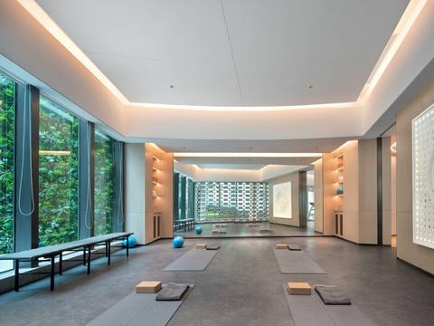 The big studio with long windows and mats rolled out